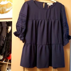 Navy blue top in Medium